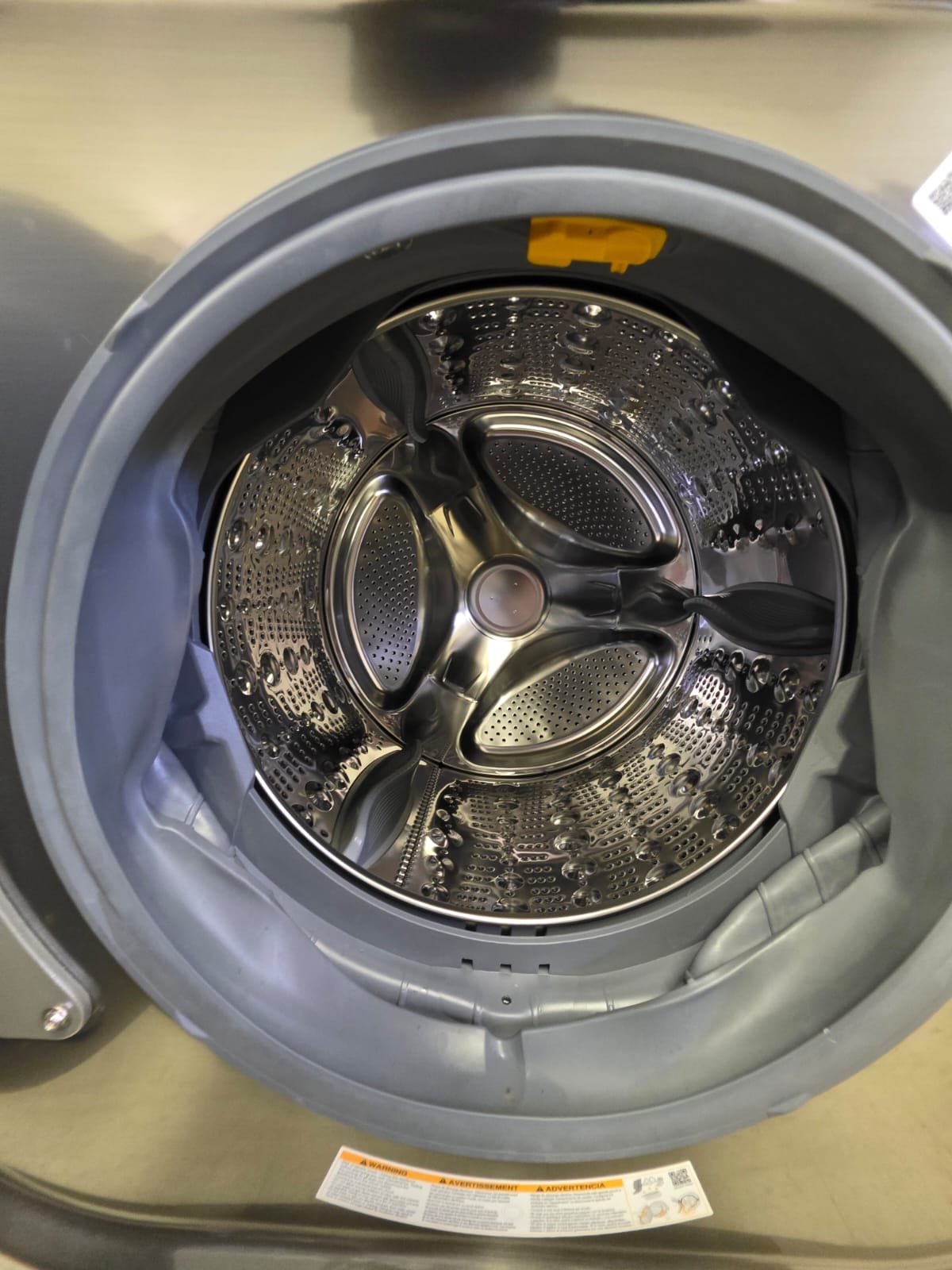 LG NEW ELECTRIC JUMBO WASHER WITH WARRANTY - Image 2