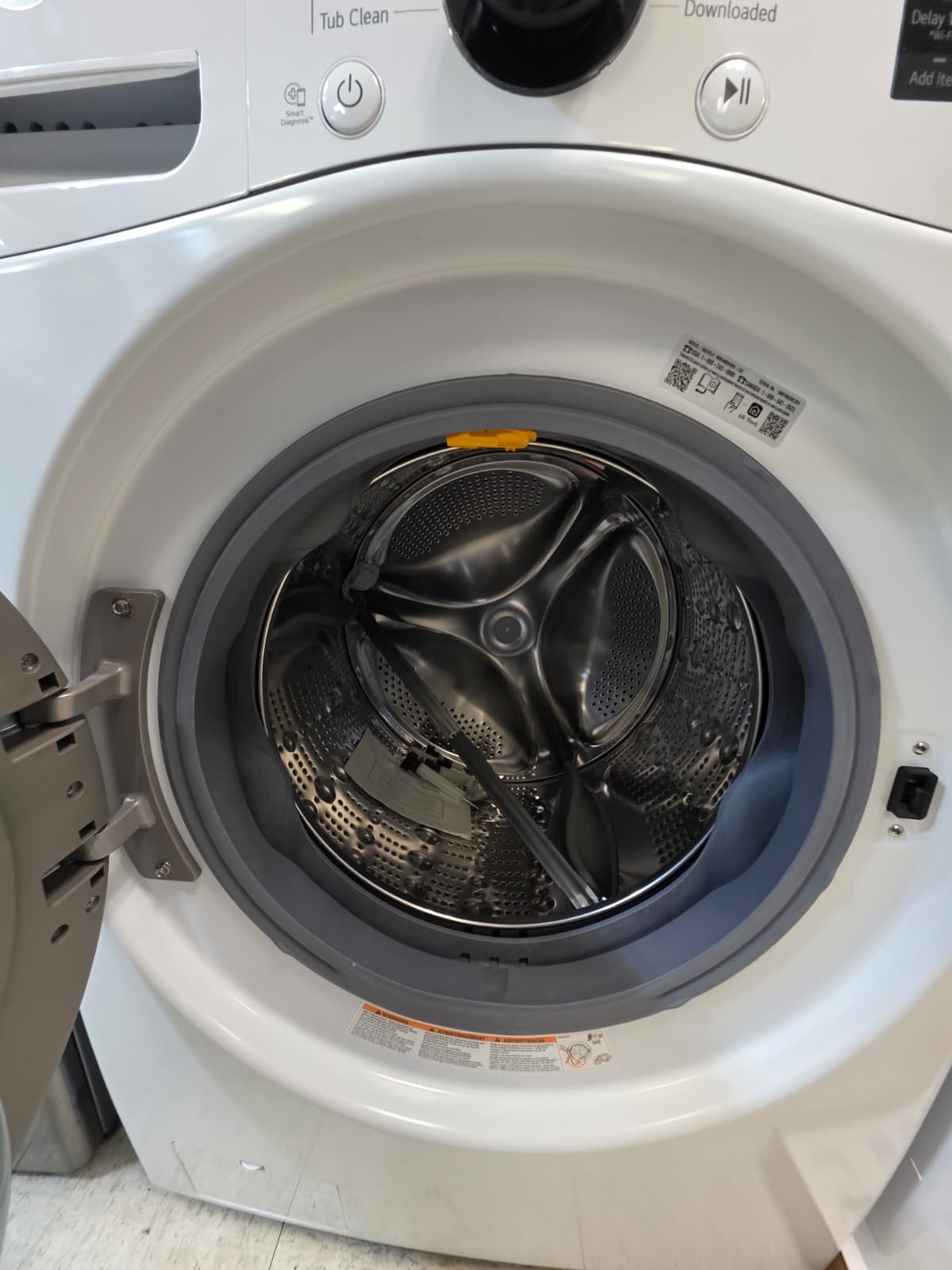 LG NEW ELECTRIC FRONT LOAD WASHER DRYER SET WITH WARRANTY - Image 2